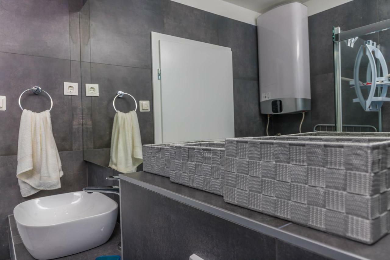 Apartments Tatjana Selce Exterior foto